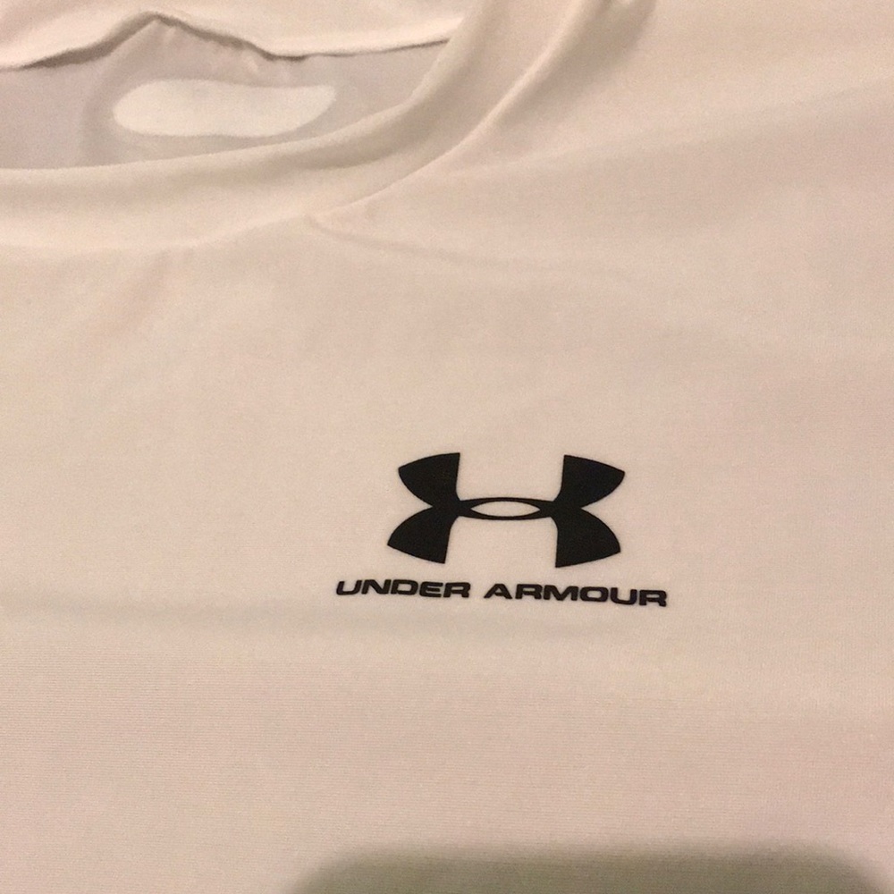 NWOTs Men’s Under Armour work out shirt - Picture 2 of 6